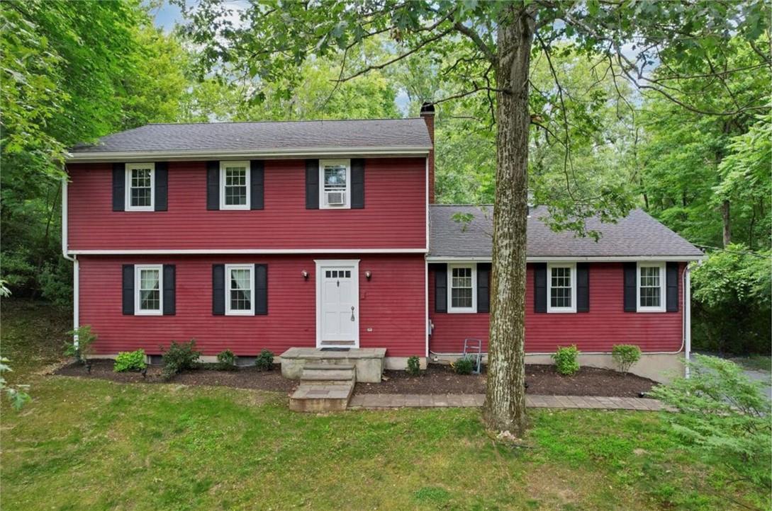 View of front of house featuring a front yard