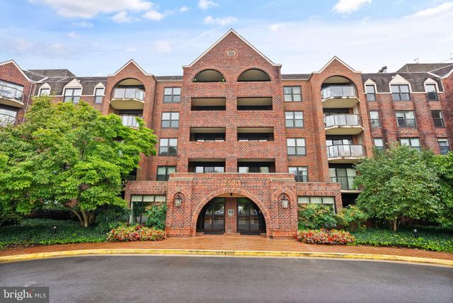 $489,900 | 2100 Langston Boulevard, Unit 210 | Colonial Village