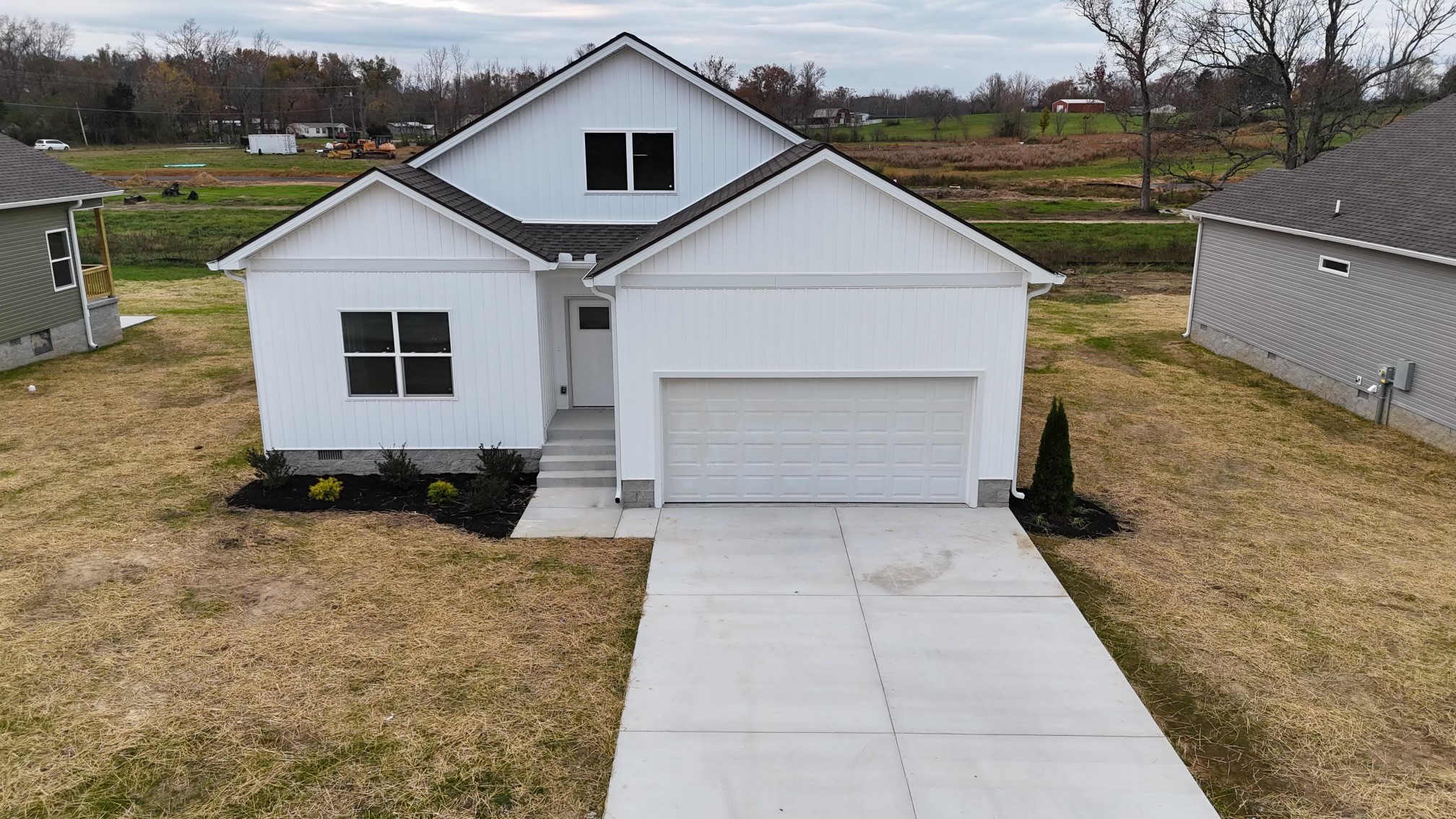 a view of a house with a yard