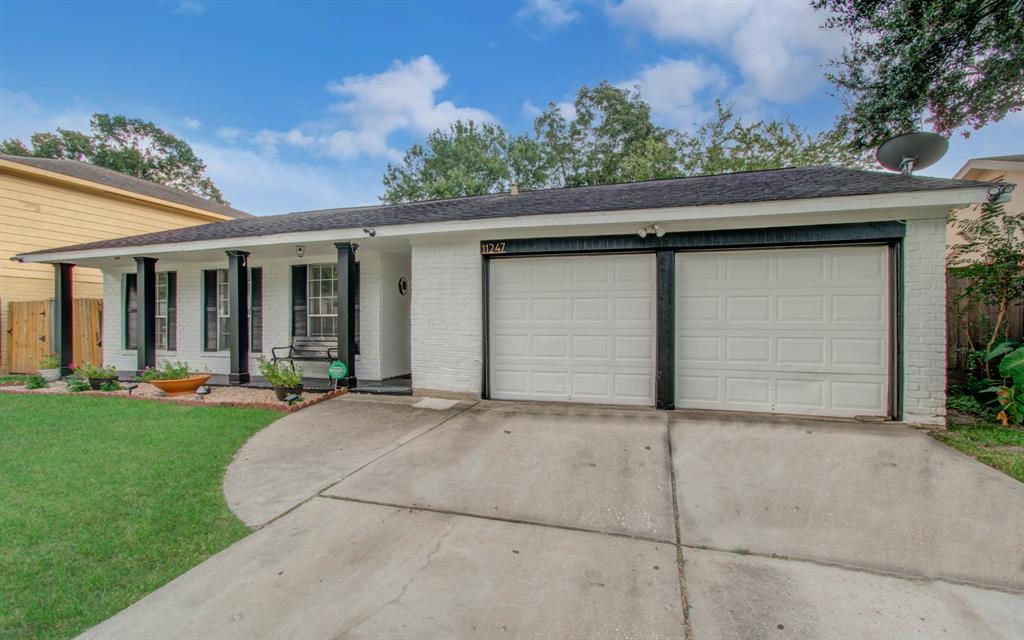 front view of house with a yard