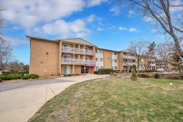 $220,000 | 940 Beau Drive, Unit 303 | Des Plaines