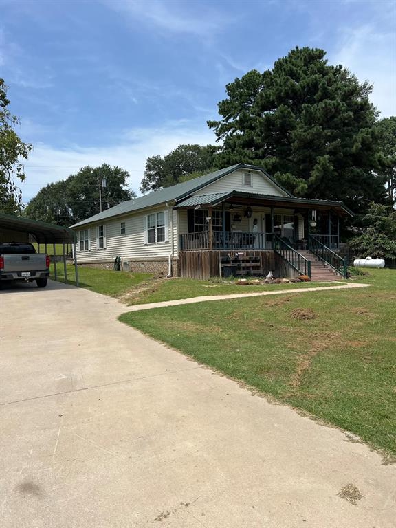 a view of a house with a yard