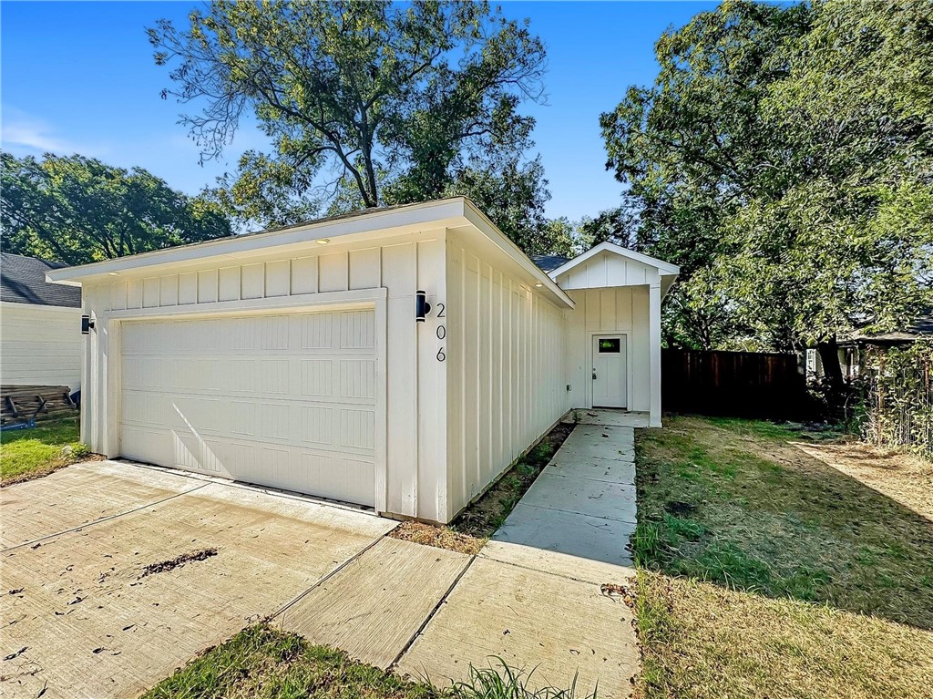 a view of a garage