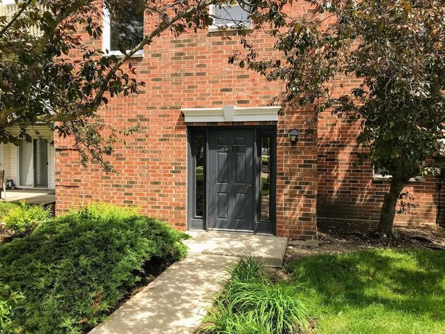 $1,350 | 1313 Cunat Court, Unit 3G | Prairie Point Manors