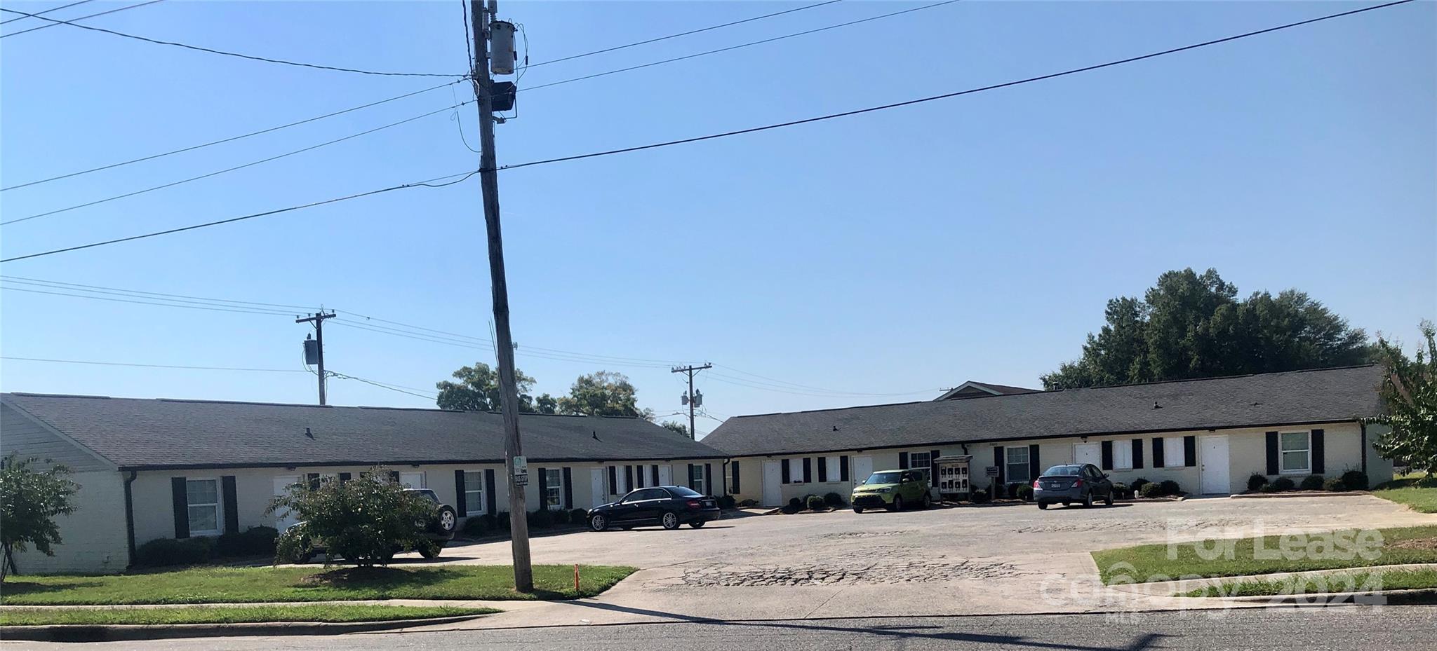 a view of house with a yard