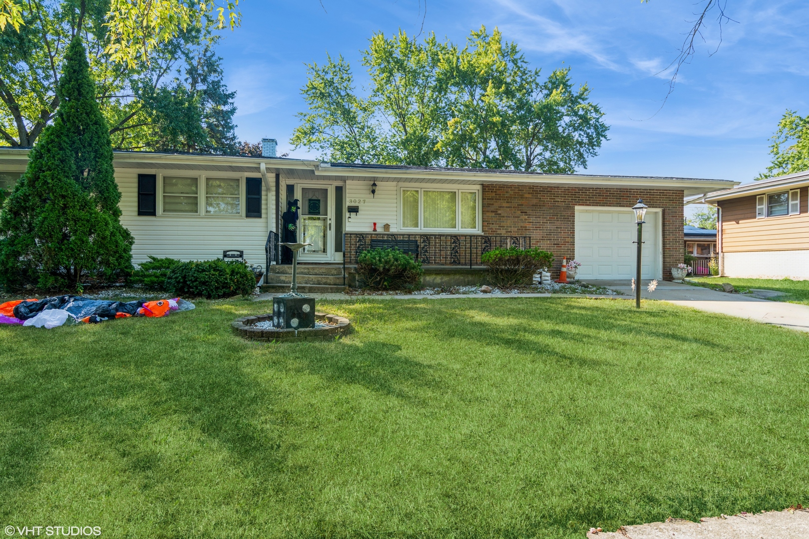 a view of a house with backyard and sitting area