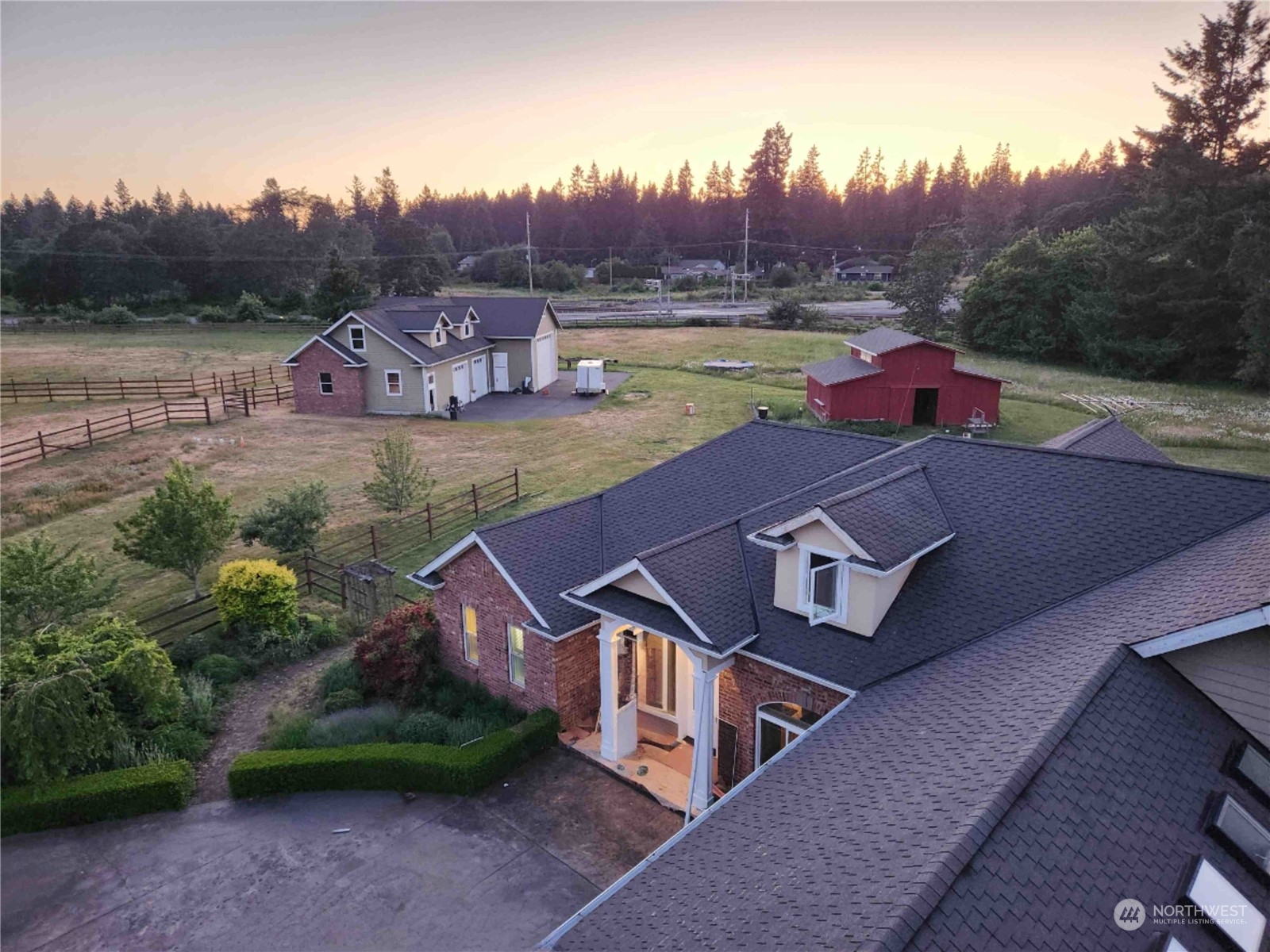 a view of houses with yard and lake view