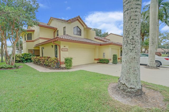 $390,000 | 5295 10th Fairway Drive, Unit 1 | Boca Delray