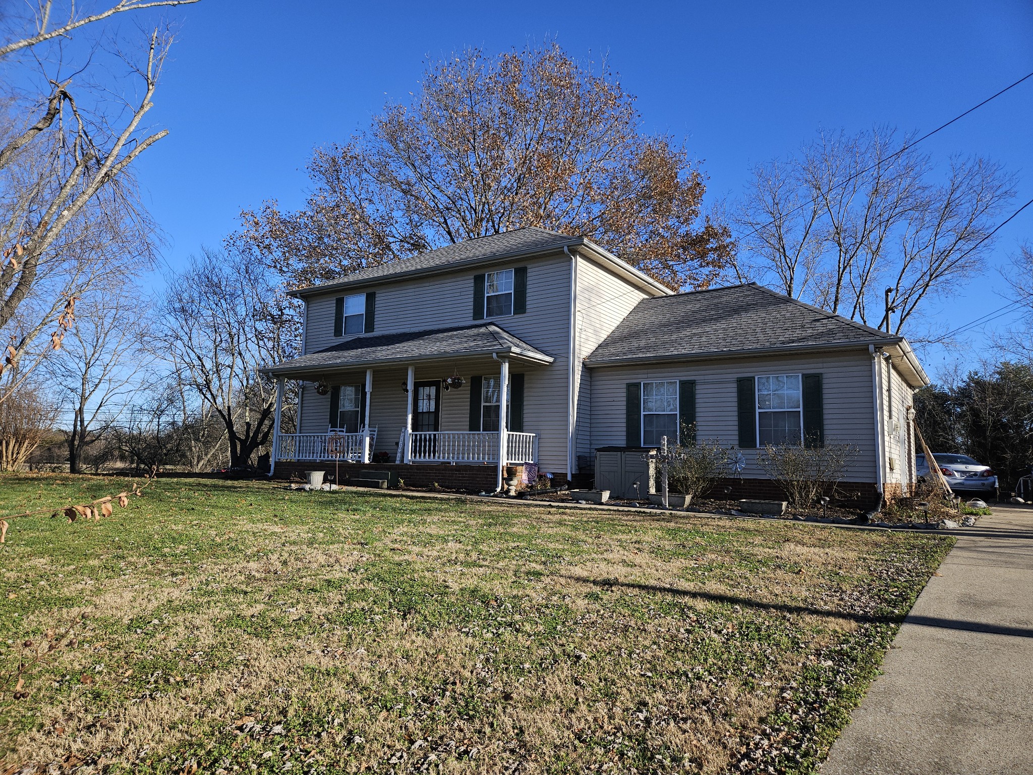 a view of a house with a yard