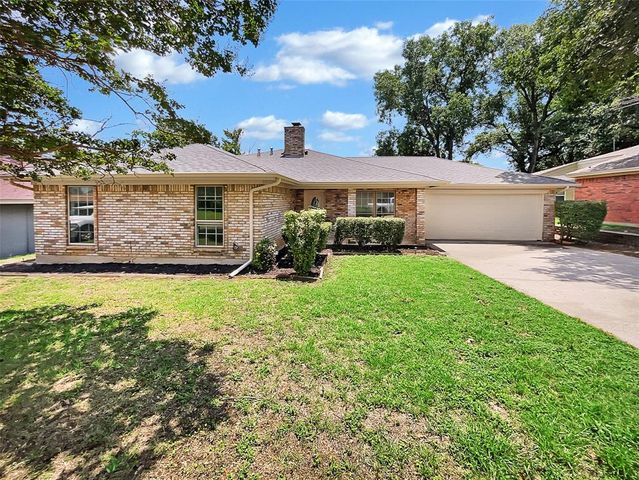 $300,000 | 5628 Valley Meadow Drive | Southwest Central Arlington