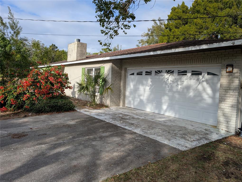 a view of a back yard of the house