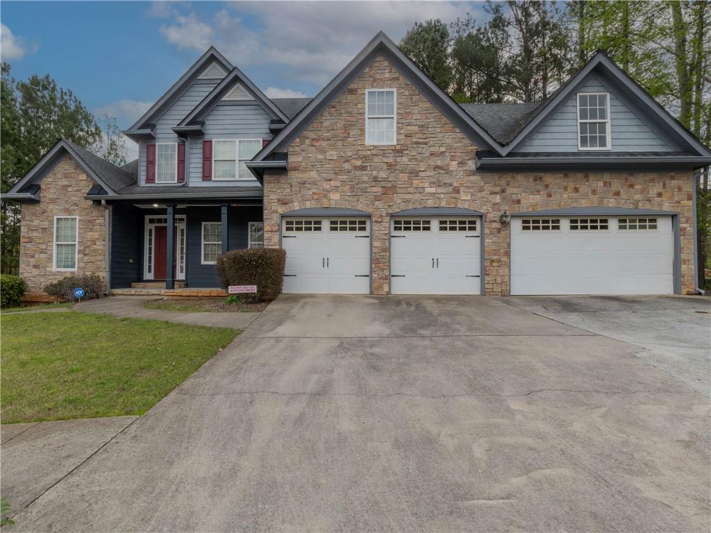 a view of a house with a yard