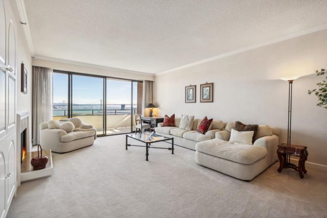 $1,998,000 | 101 Lombard Street, Unit 807W | North Waterfront