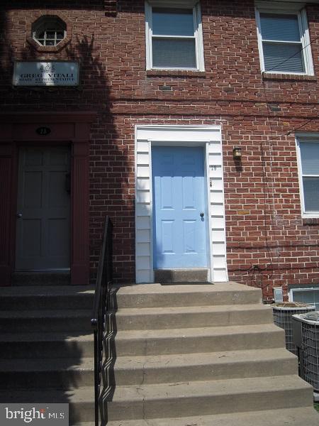 a view of entryway with a front door