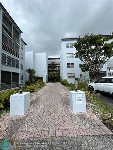 $139,900 | 2850 Somerset Drive, Unit 203L | Lauderdale Lakes East Gate