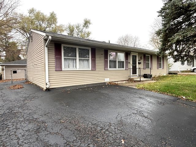 $1,950 | 415 Singapore Lane | Carpentersville