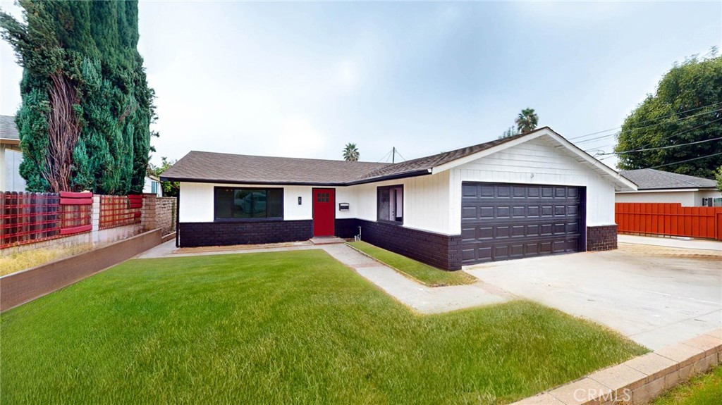 a front view of house with yard and green space