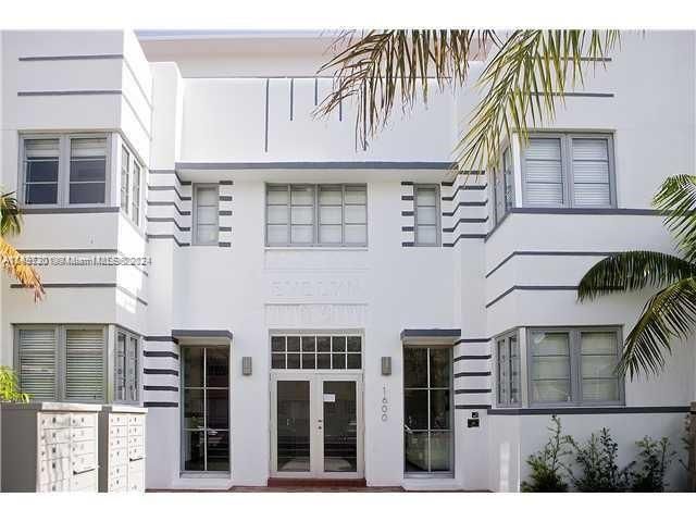 $290,000 | 1600 Euclid Avenue, Unit 203 | Flamingo-Lummus