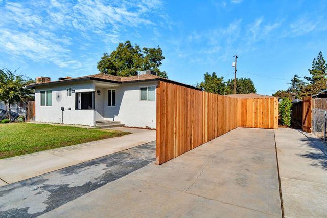 $2,100 | 918 West Cambridge Avenue | Fresno High-Roeding