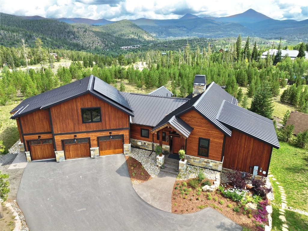 View of front facade featuring a 3 garage and a mountain view