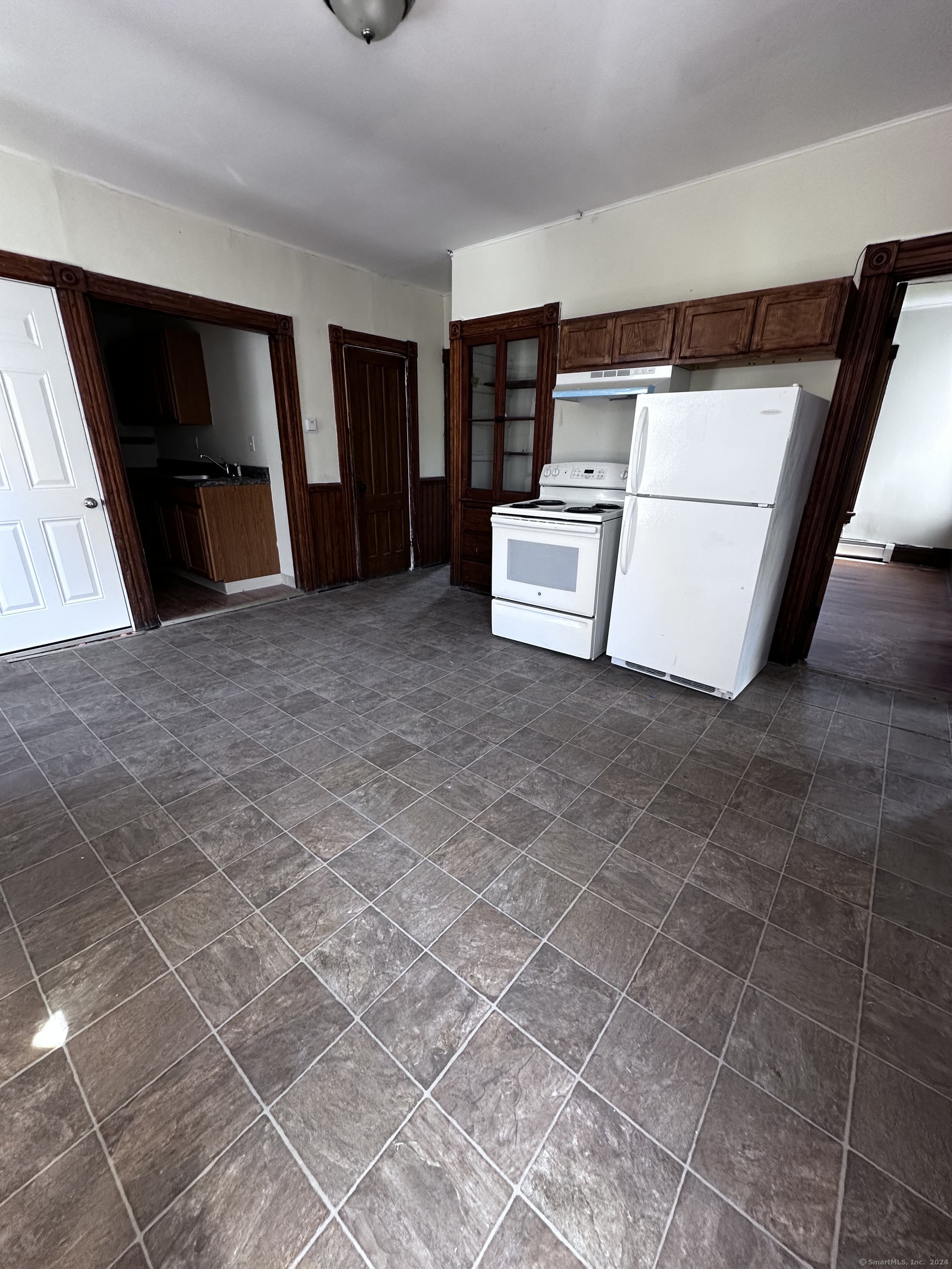 a view of an empty room with closet and garage