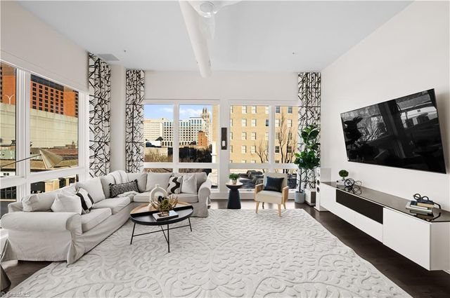 $939,900 | 400 West 4th Street, Unit 405 | Theatre District