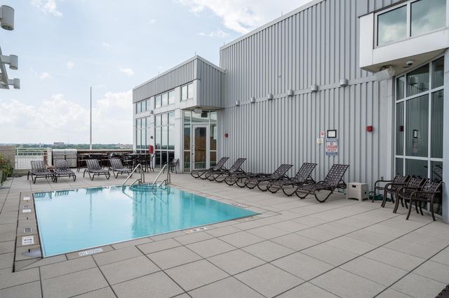 $4,300 | 400 West North Street, Unit 1606 | West