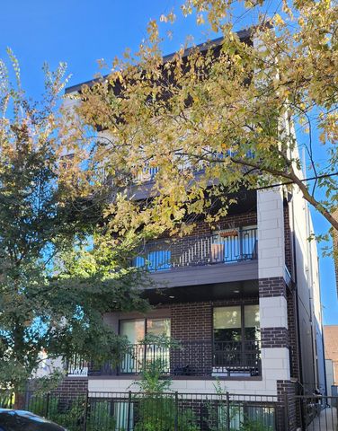 $650,000 | 1811 North California Avenue, Unit 1E | Logan Square