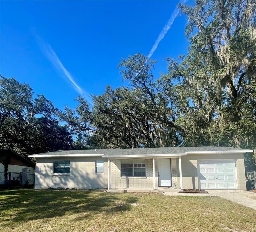 Large front yard. Roof 2 years old.