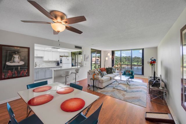 $309,900 | 5380 Woodland Lakes Drive, Unit 318 | Palm Beach Gardens