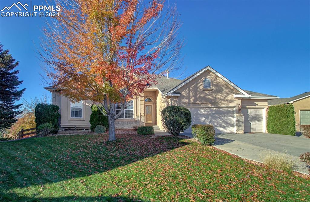 a view of a house with a yard