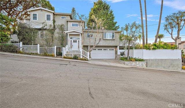 $3,795,000 | 1561 Curtis Avenue | Eastside Manhattan Beach