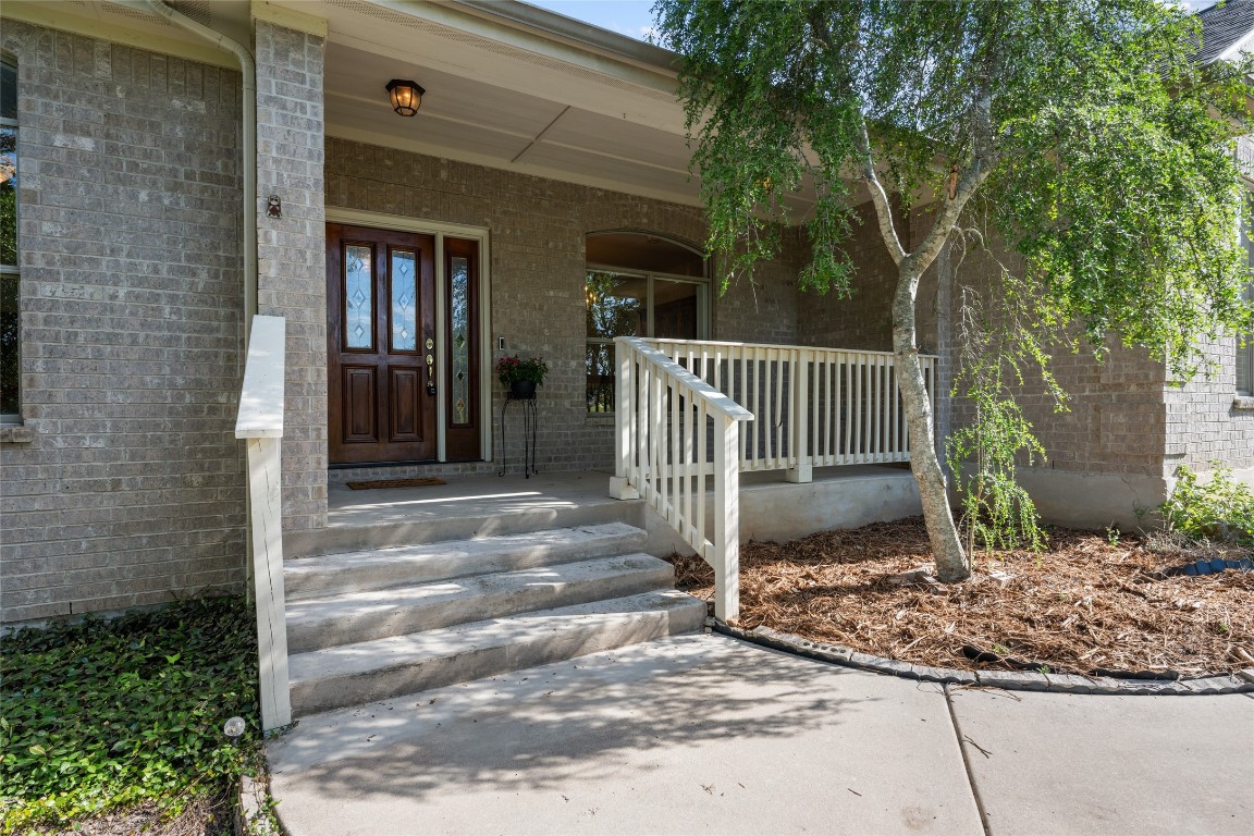 a view of a entrance door of the house