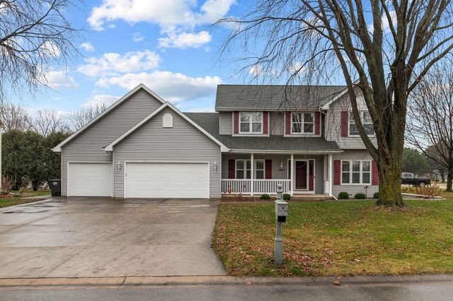 $499,900 | 1047 Northcreek Drive | North Central Village of Fox Crossing