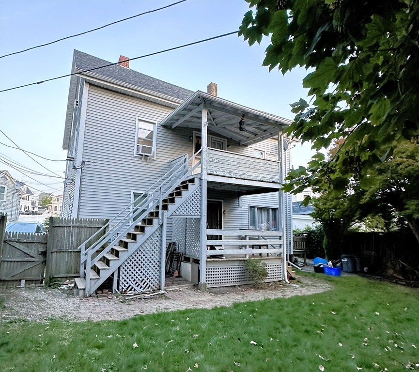 a view of a house with backyard and porch