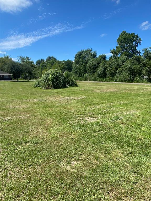 City services available on this 1/3 acre lot