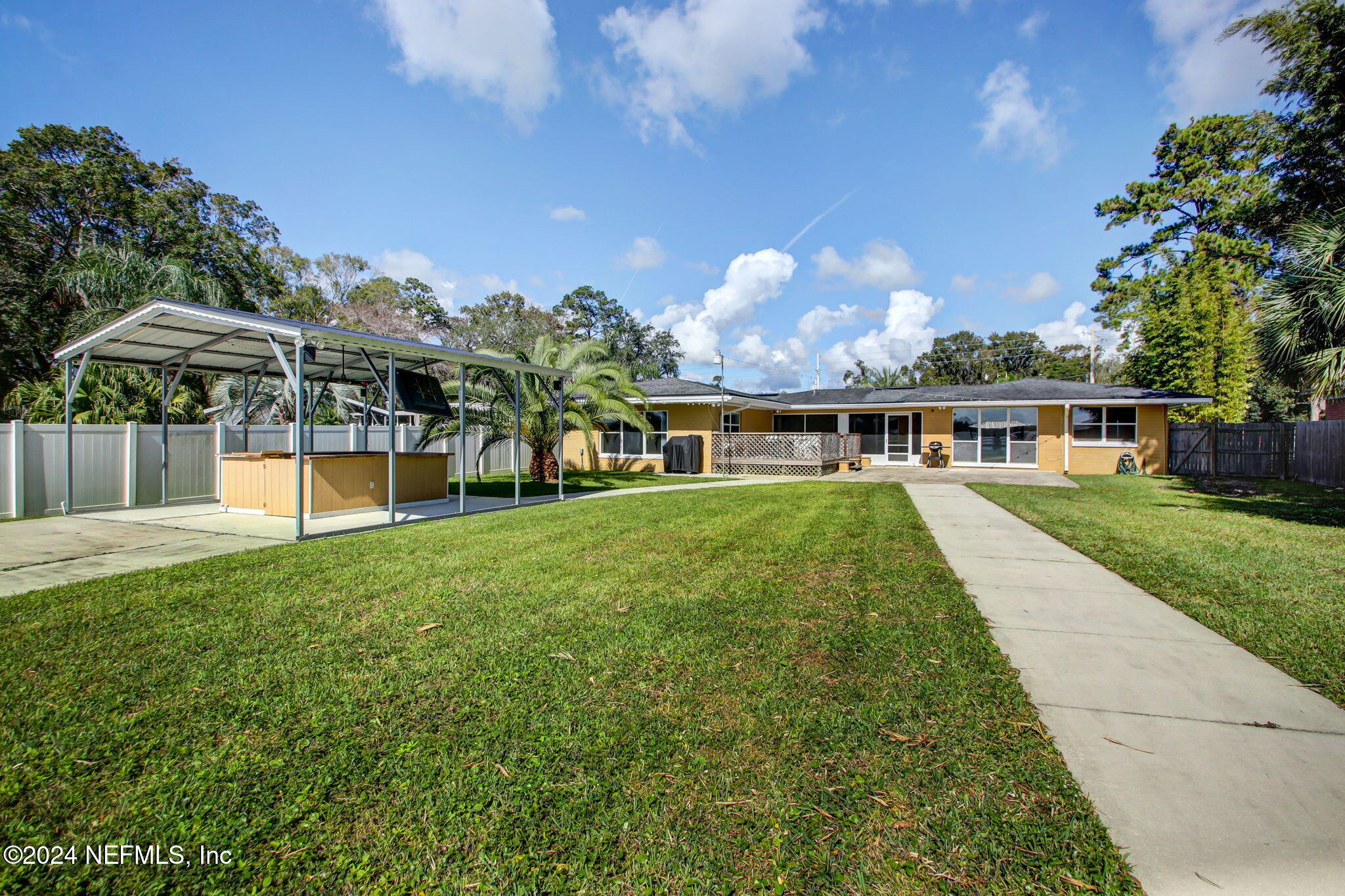 a view of a house with backyard and sitting area