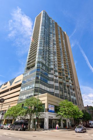 $2,000 | 111 West Maple Street, Unit 905 | Gold Coast Galleria