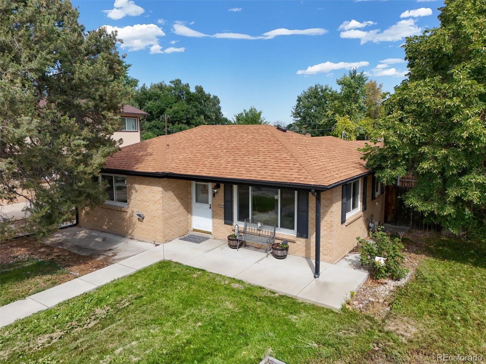 a view of a house with backyard porch and garden