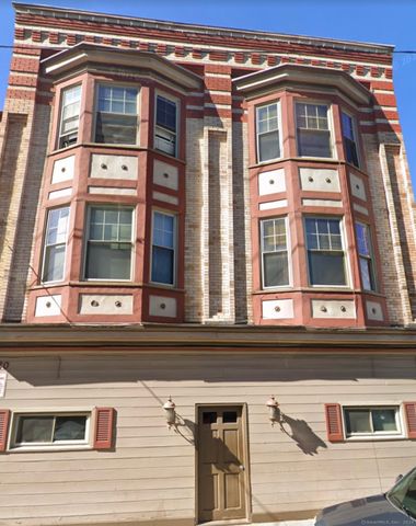 $1,000 | 472 South Main Street, Unit 4 | South End