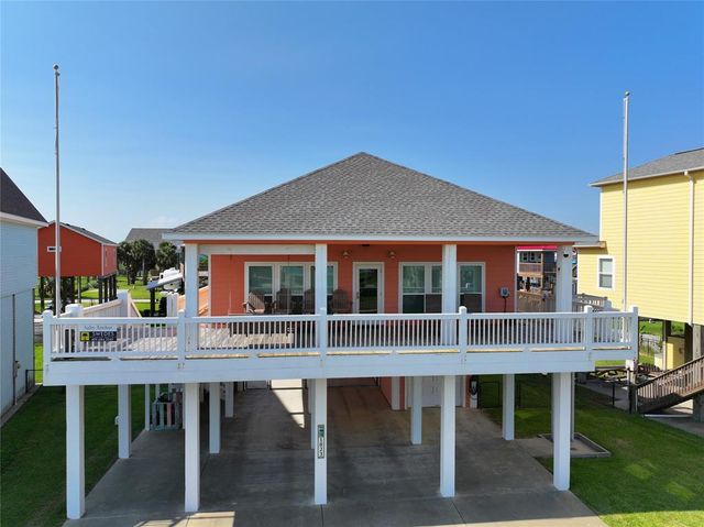 $624,900 | 1823 Pompano Lane | Crystal Beach