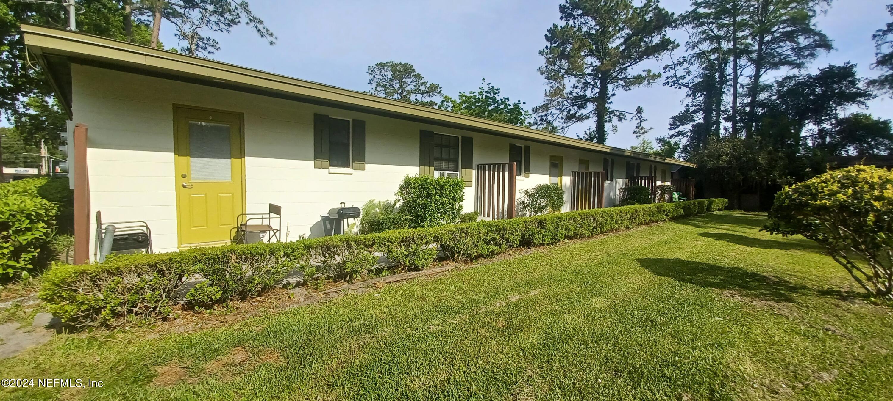 a view of a back yard of the house