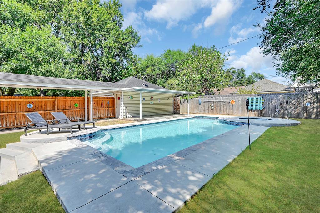 a view of a house with backyard and sitting area