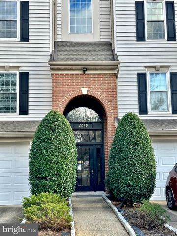 $484,900 | 4679 Longstreet Lane, Unit 201 | Alexandria West