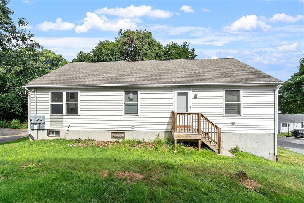 a view of a house with a backyard