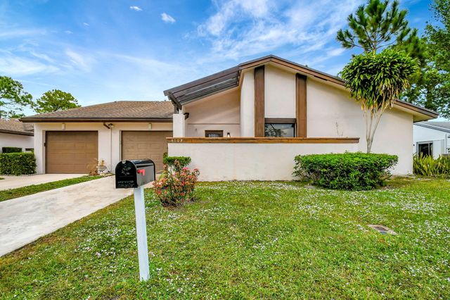 $333,800 | 6107 Elsinore Circle | Greenacres