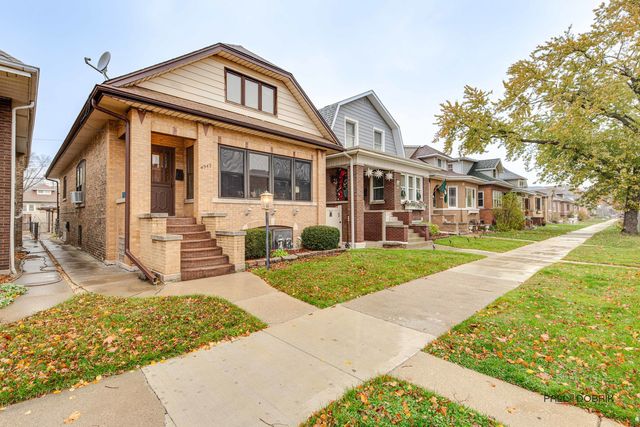 $370,000 | 4942 North Kilpatrick Avenue | North Mayfair