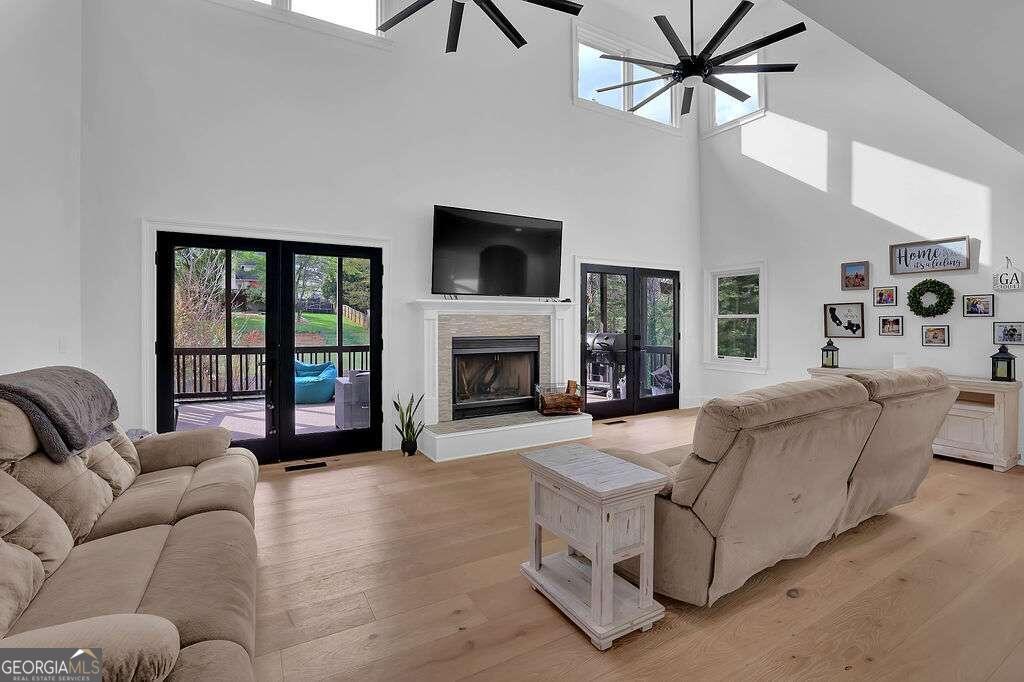 Big Family Room with Tall Ceiling, Lots Of Natural Lights and an inviting fireplace