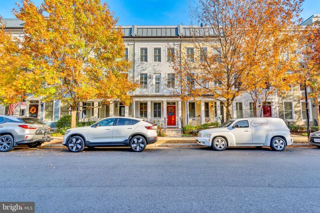 $1,195,000 | 927 North Alfred Street | Old Town Commons