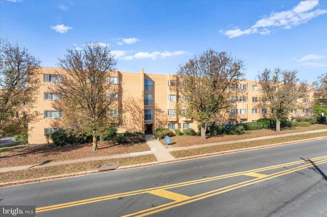 $400,000 | 200 Locust Street Southeast, Unit 403 | Vienna